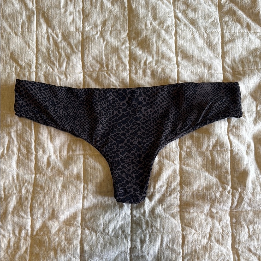 Black Leopard acacia swim